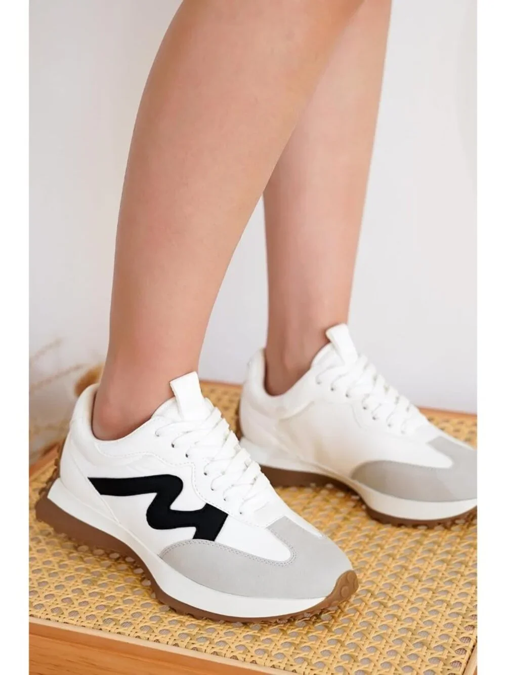 Women's White Multi Lightweight Trendy Lace Up Memory Foam Insole Sneakers